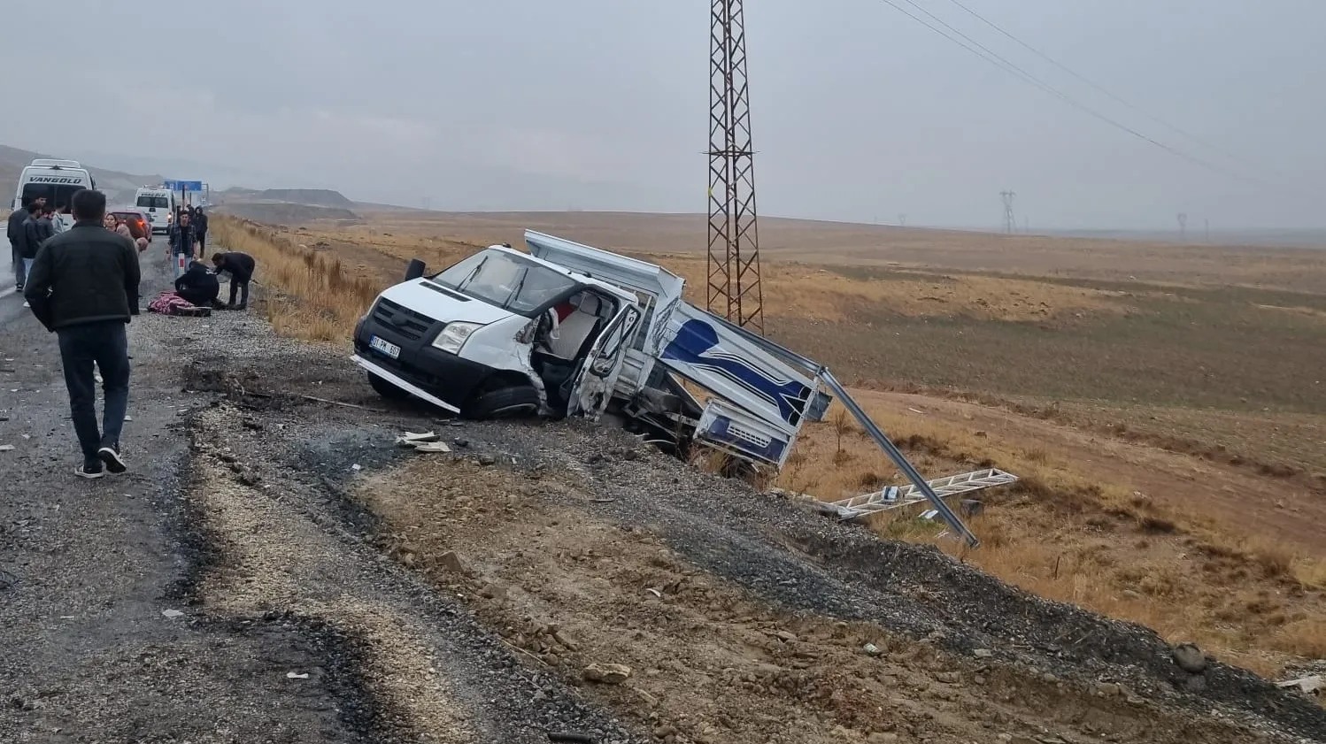 Hakkari Van kara yolunda zincirleme kaza 12 yaralı
