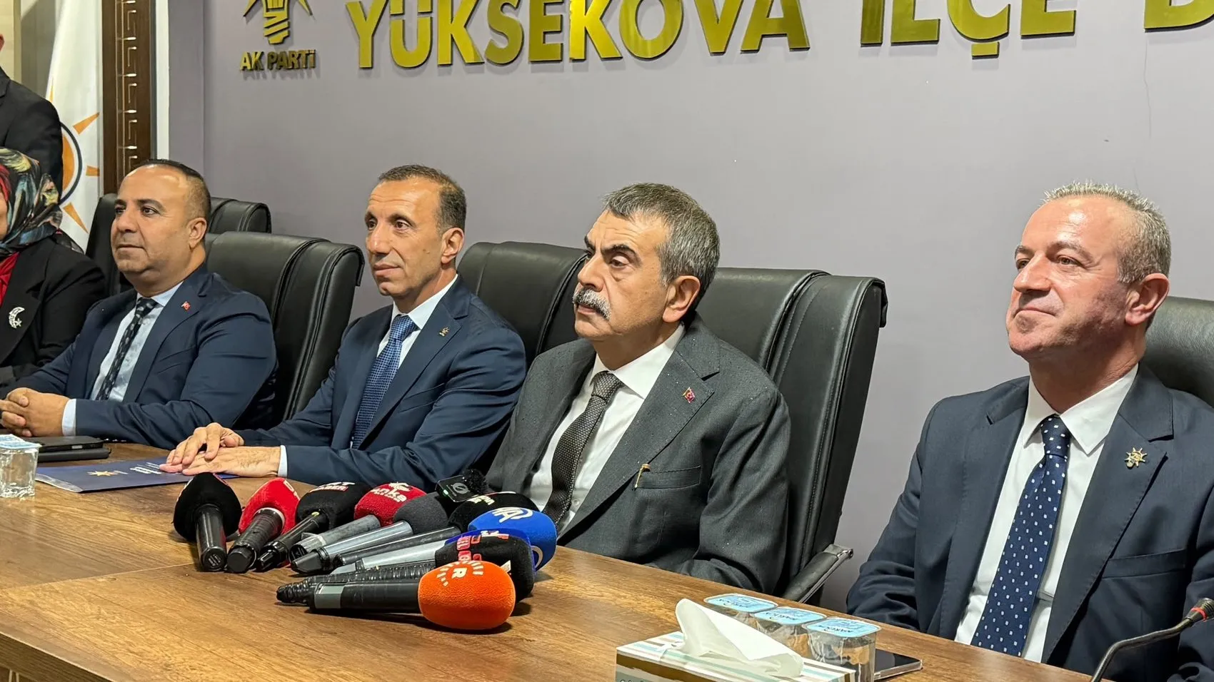 Bakan Tekin Hakkari'de yeni müfredatın hedeflerini ve okul güvenliğini anlattı