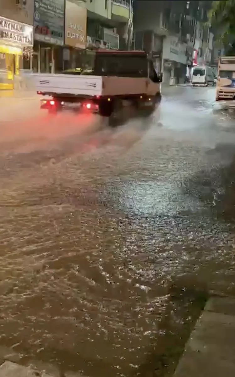 Elazığ sağanak yağışla birlikte zor anlar yaşadı