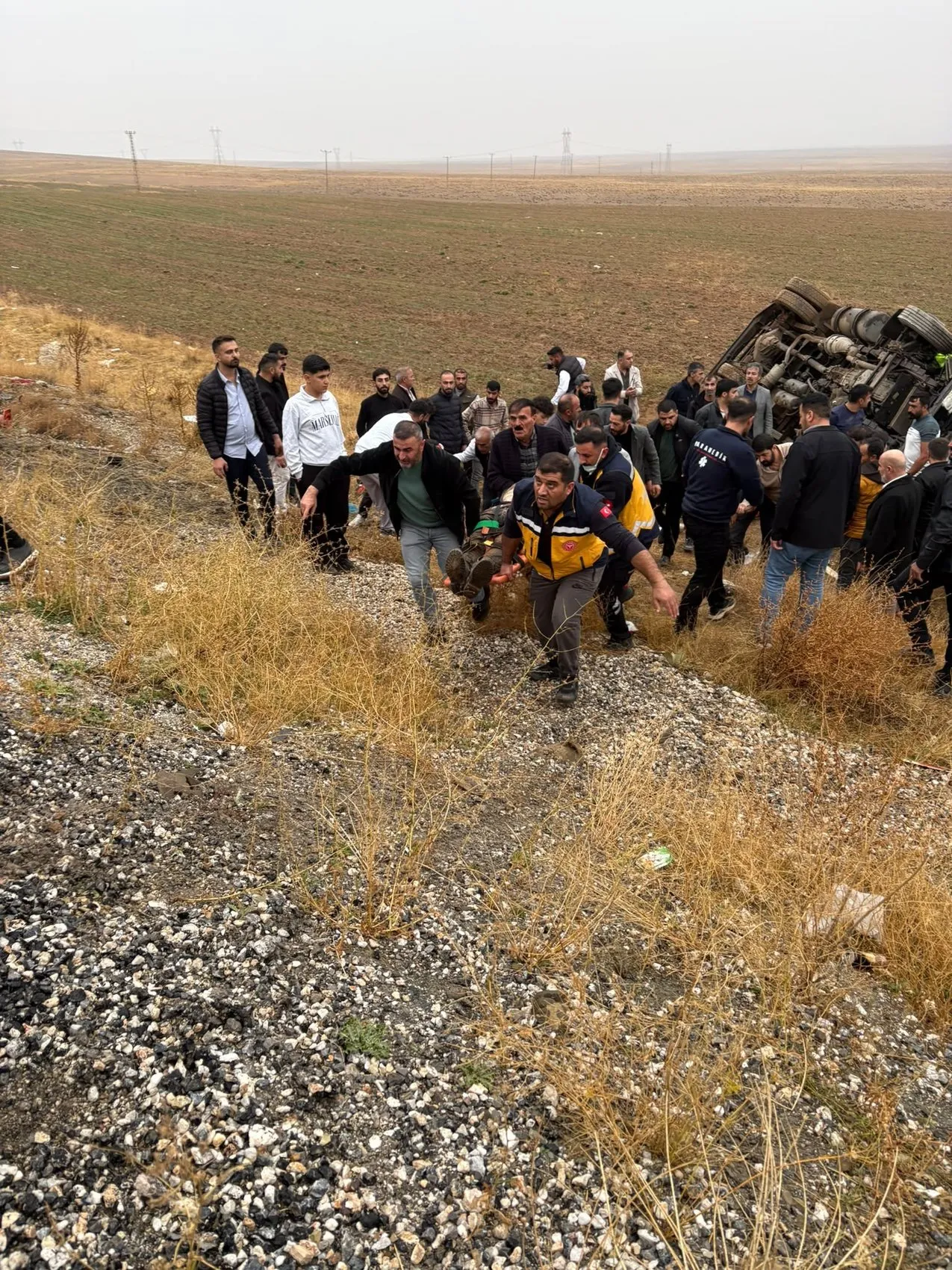 Hakkari Van kara yolunda zincirleme kaza 12 yaralı