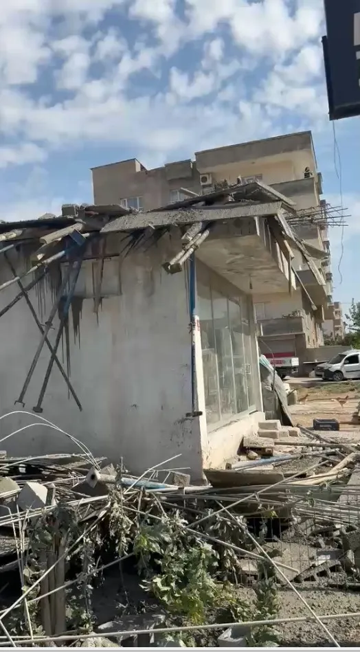 Cizre'de inşaat halindeki evin ikinci katı çöktü: 5 yaralı