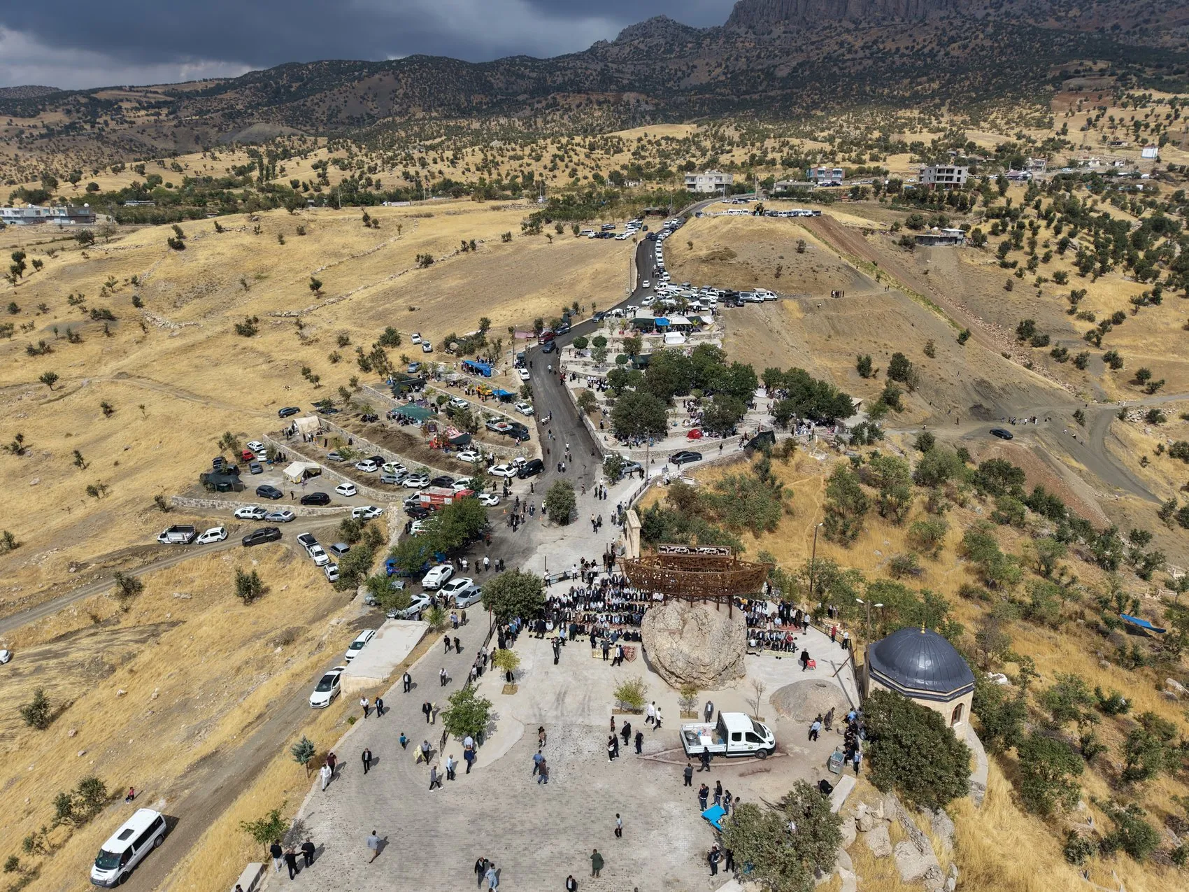 Şırnak'ta 300 yıllık mezarlık ziyareti geleneği 5 bin kişiyi buluşturdu