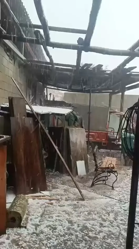 Siirt'te sağanak ve dolu yağışı günlük yaşamı felç etti
