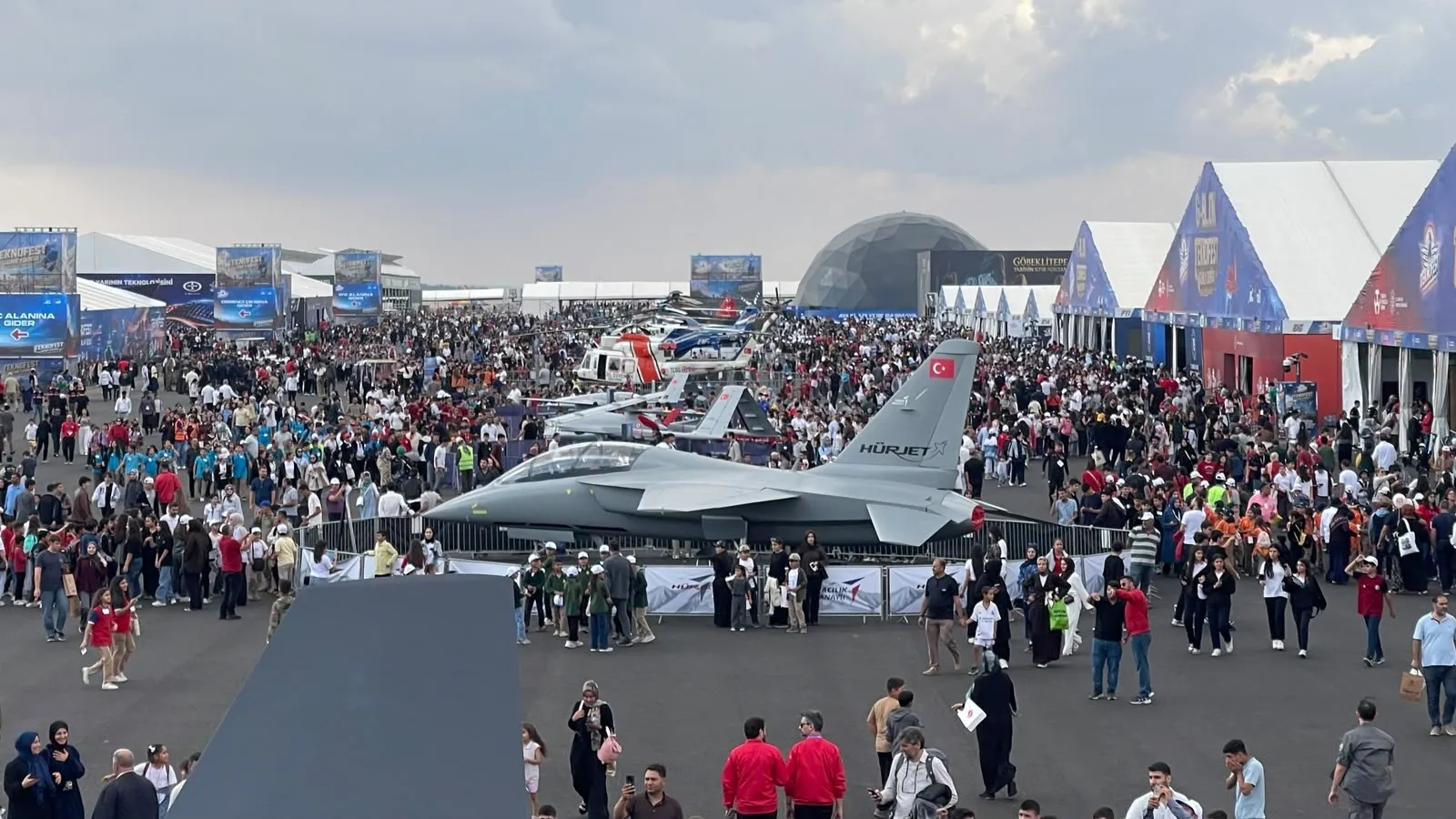 Şanlıurfa'da yağmura rağmen TEKNOFEST'e ziyaretçi akını
