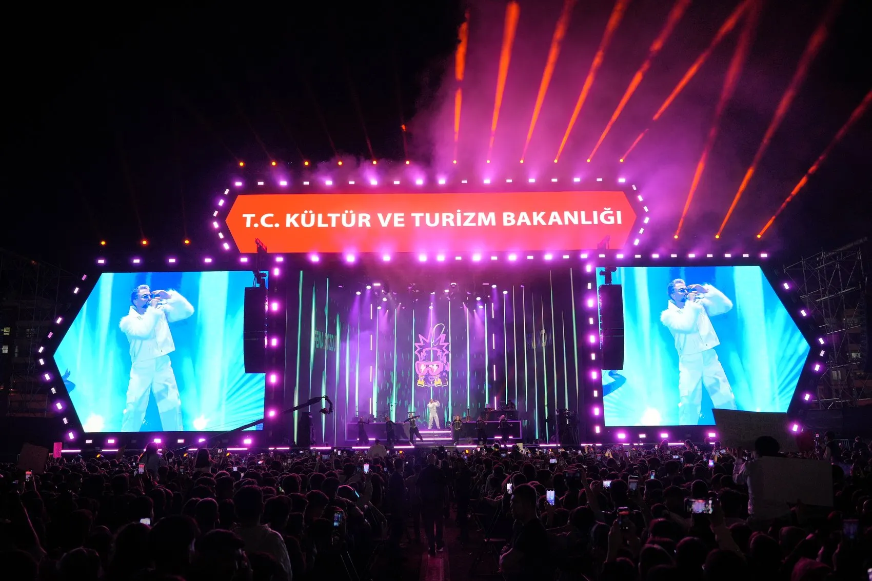 Diyarbakır Kültür Yolu Festivali Sefo konseriyle coştu