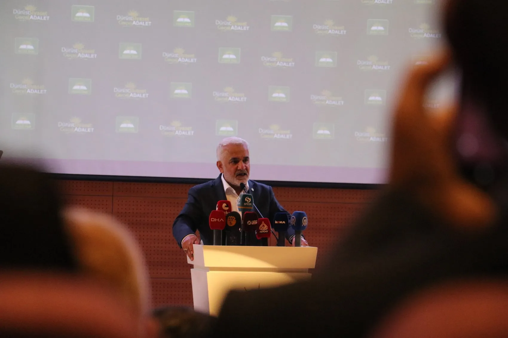 Yapıcıoğlu Diyarbakır'da şiddetin bölgeye verdiği zararlara dikkat çekti