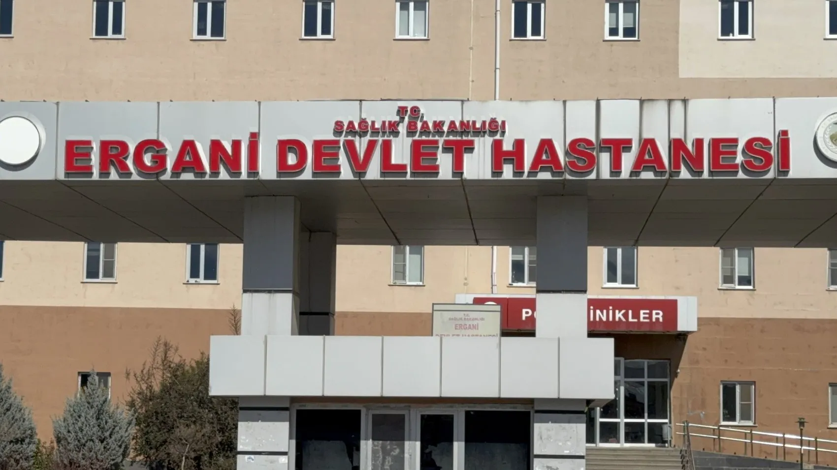 Diyarbakır Ergani'de arıza onarım kamyoneti devrildi 5 işçi yaralandı
