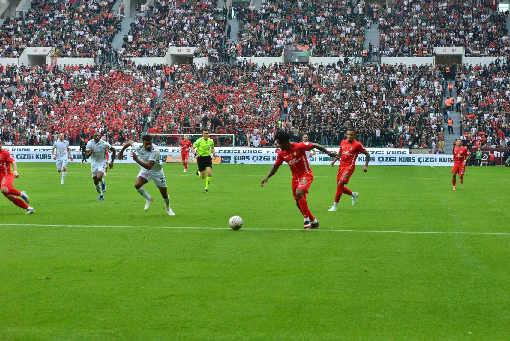 Amed Sportif Faaliyetler sahasında Konyaspor engelini tek golle aştı