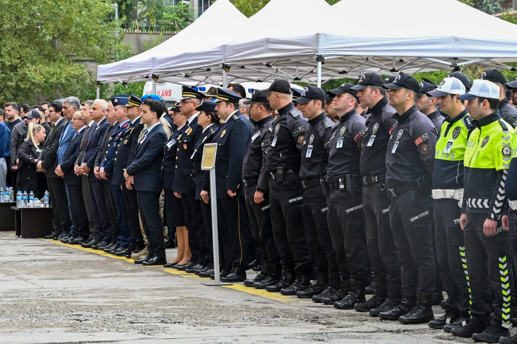 Diyarbakır'da görevli polis memuru Abdülkadir Bulut son yolculuğuna uğurlandı