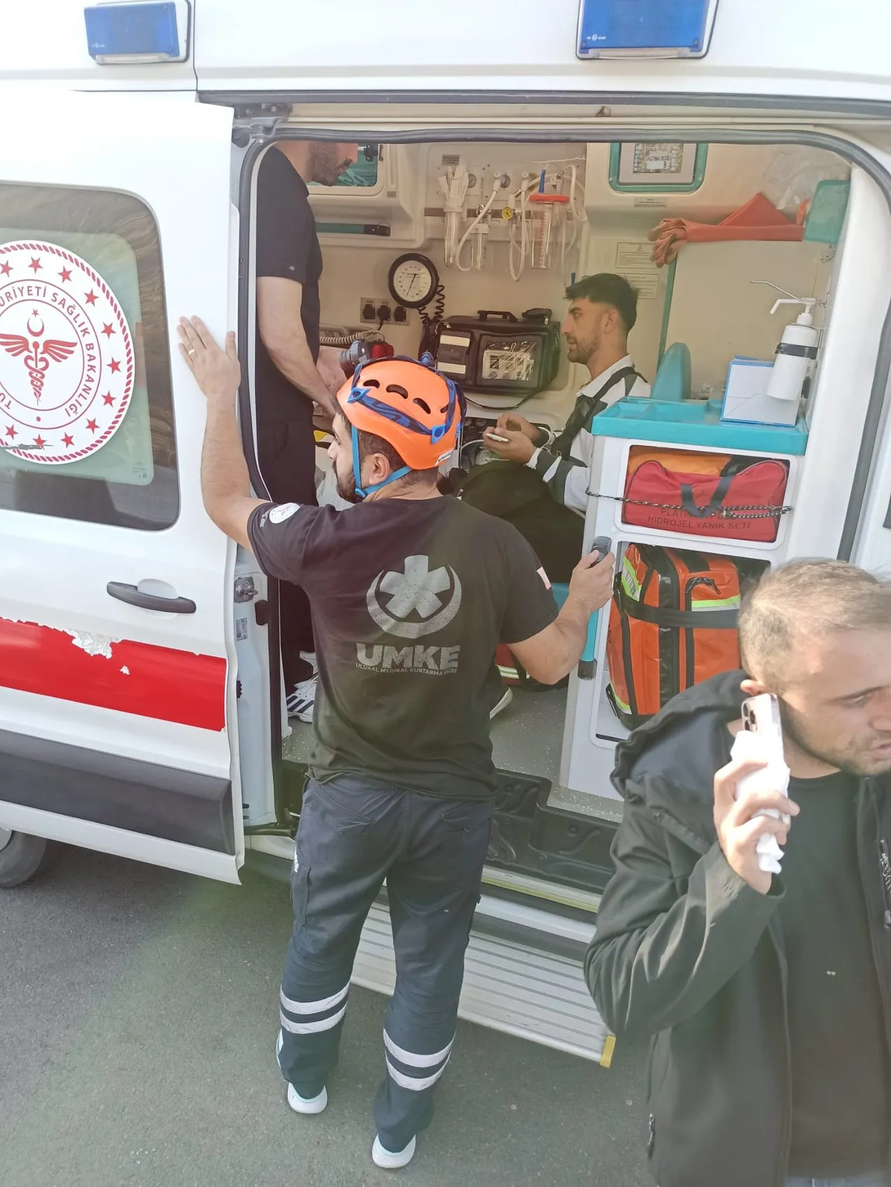 Bingöl yolunda midibüs ve kamyonet çarpıştı