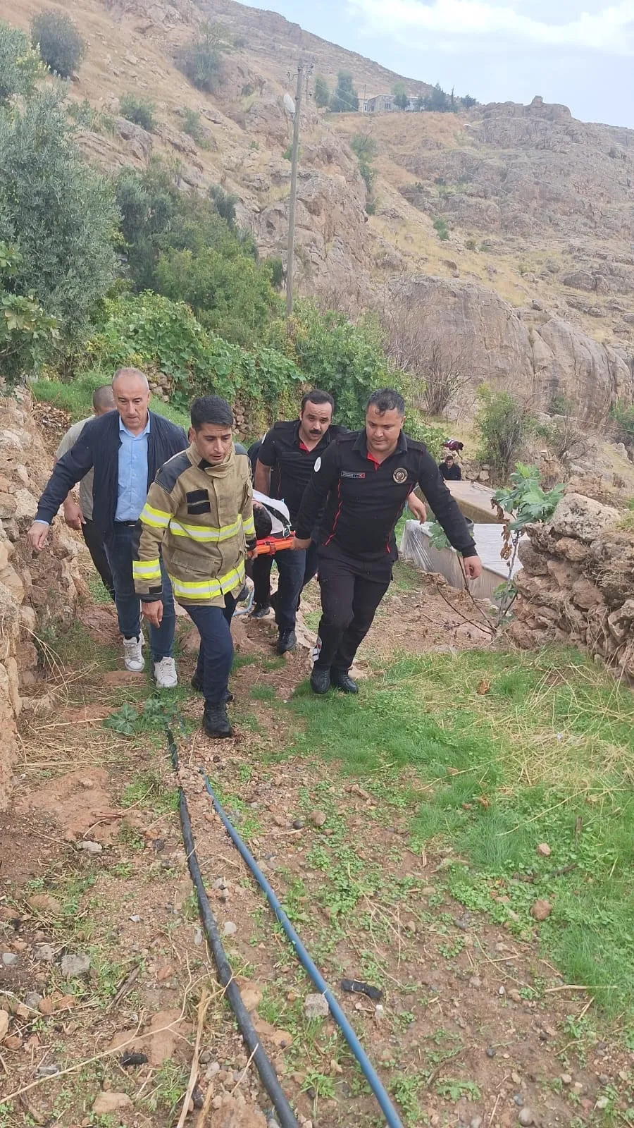 Kızıltepe'de otomobil uçuruma yuvarlandı sürücü ağır yaralandı