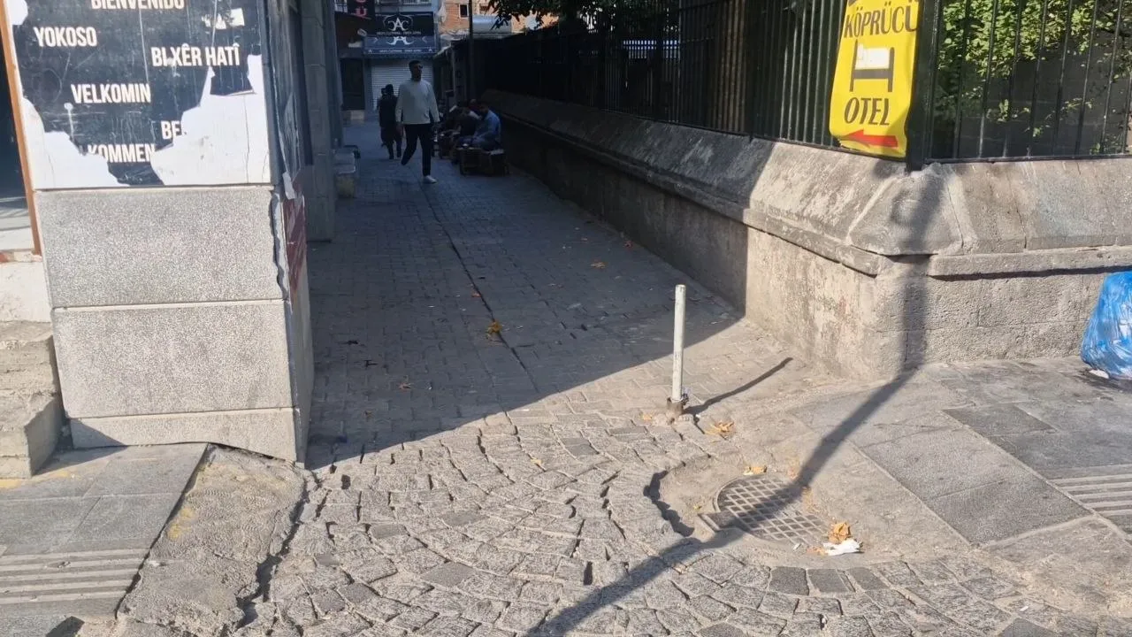 Diyarbakır Sur ilçesinde silahlı saldırı sonucu iki kişi yaralandı