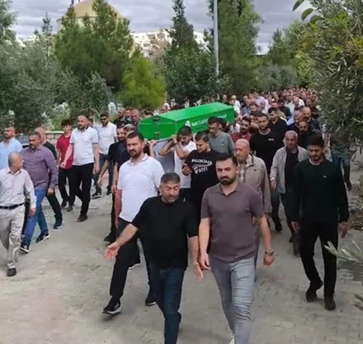 Nusaybin'de yol çalışması sırasında hayatını kaybeden belediye personeli son yolculuğuna uğurlandı