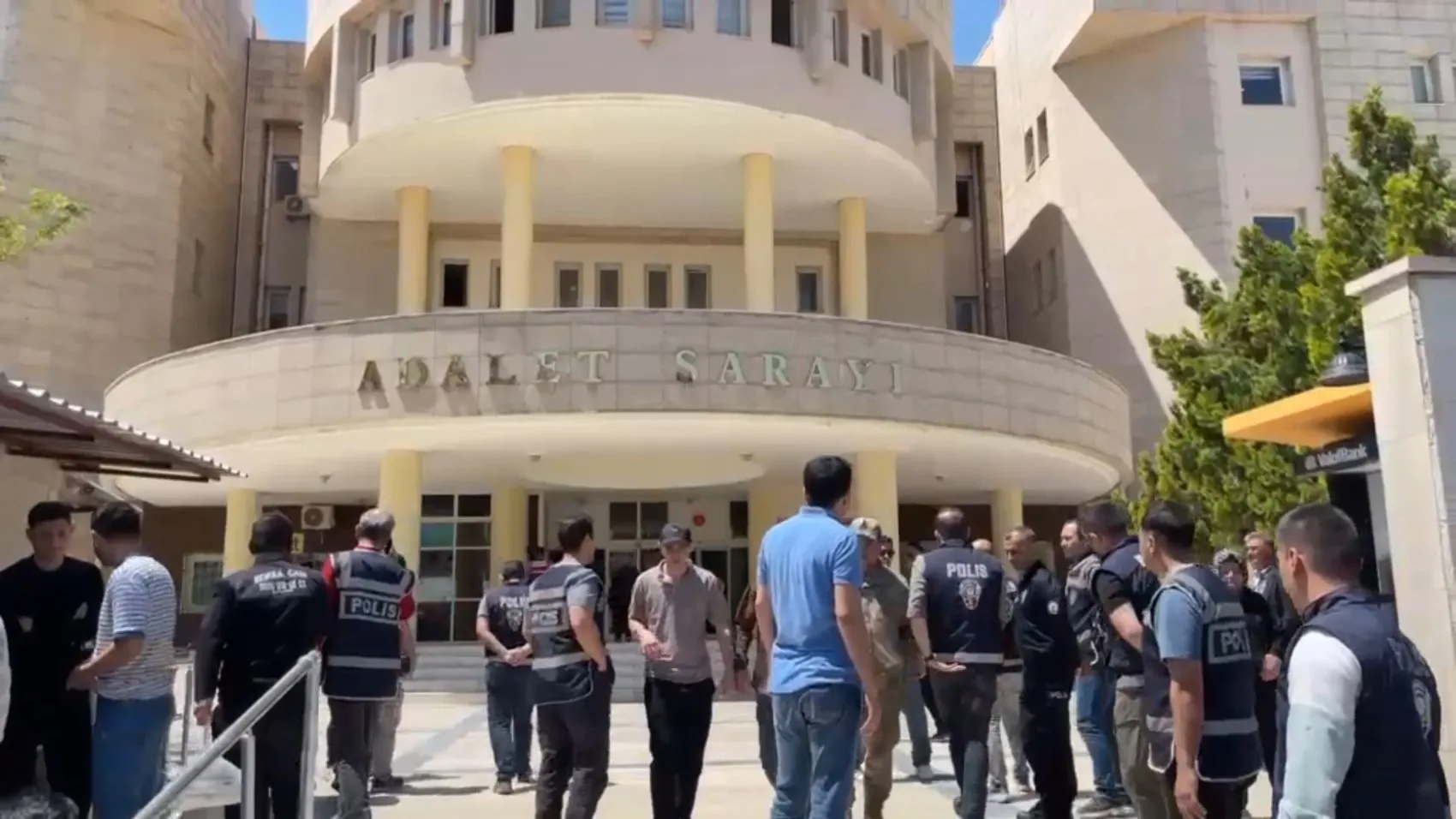 Şanlıurfa'da engelli satıcıyı darbeden iş yeri sahibi tutuklandı