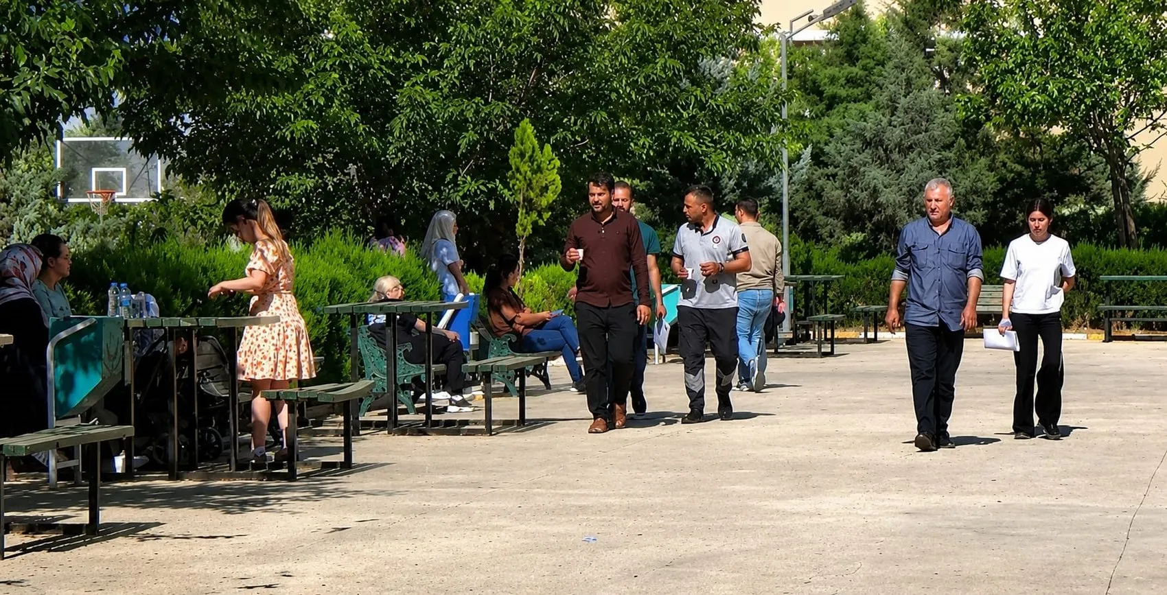 Şanlıurfa’da sınava yetişemeyen öğrencilerin imdadına polis koştu