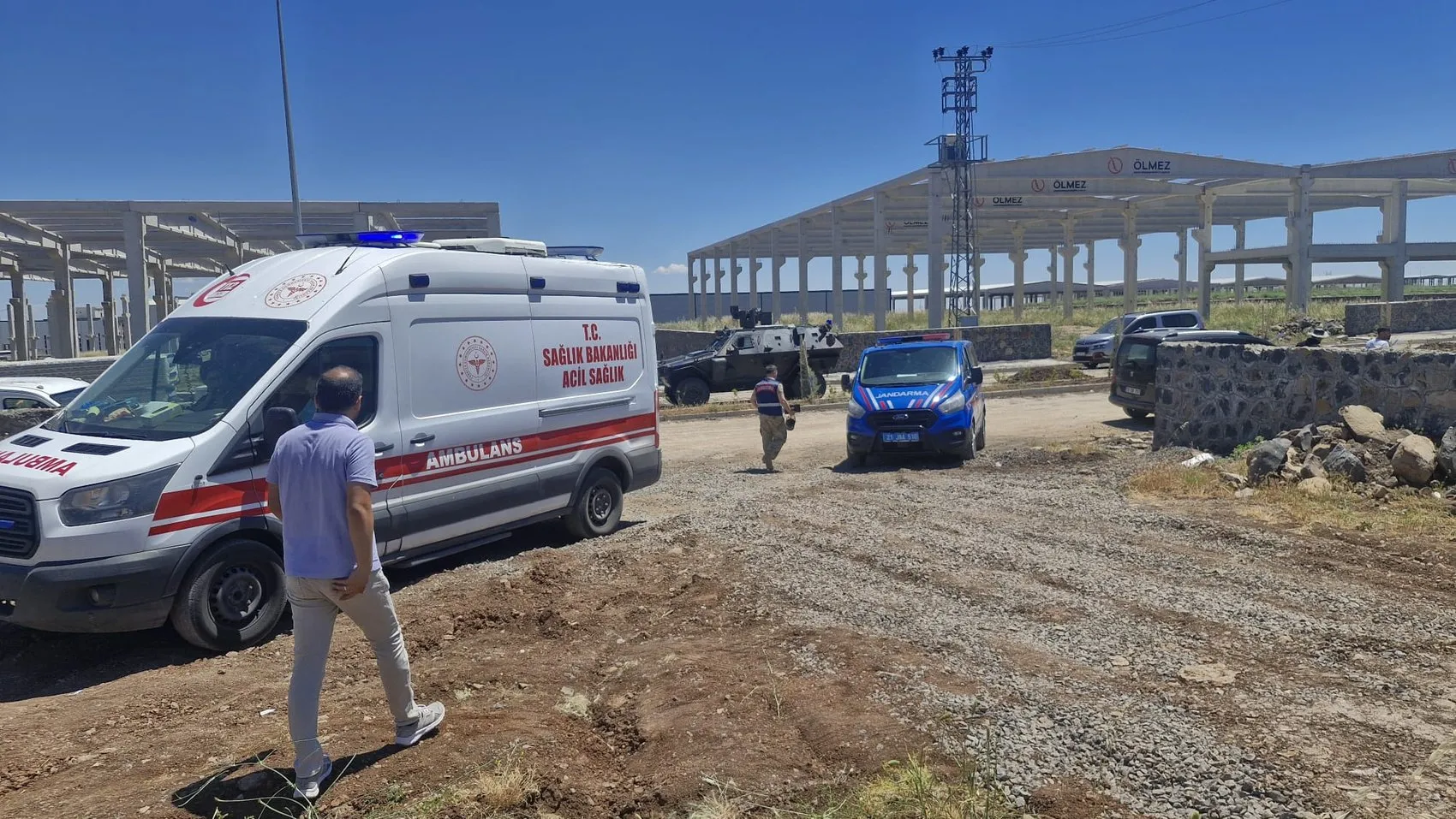 Diyarbakır'da inşaat faciası Beton blok işçilerin üzerine devrildi