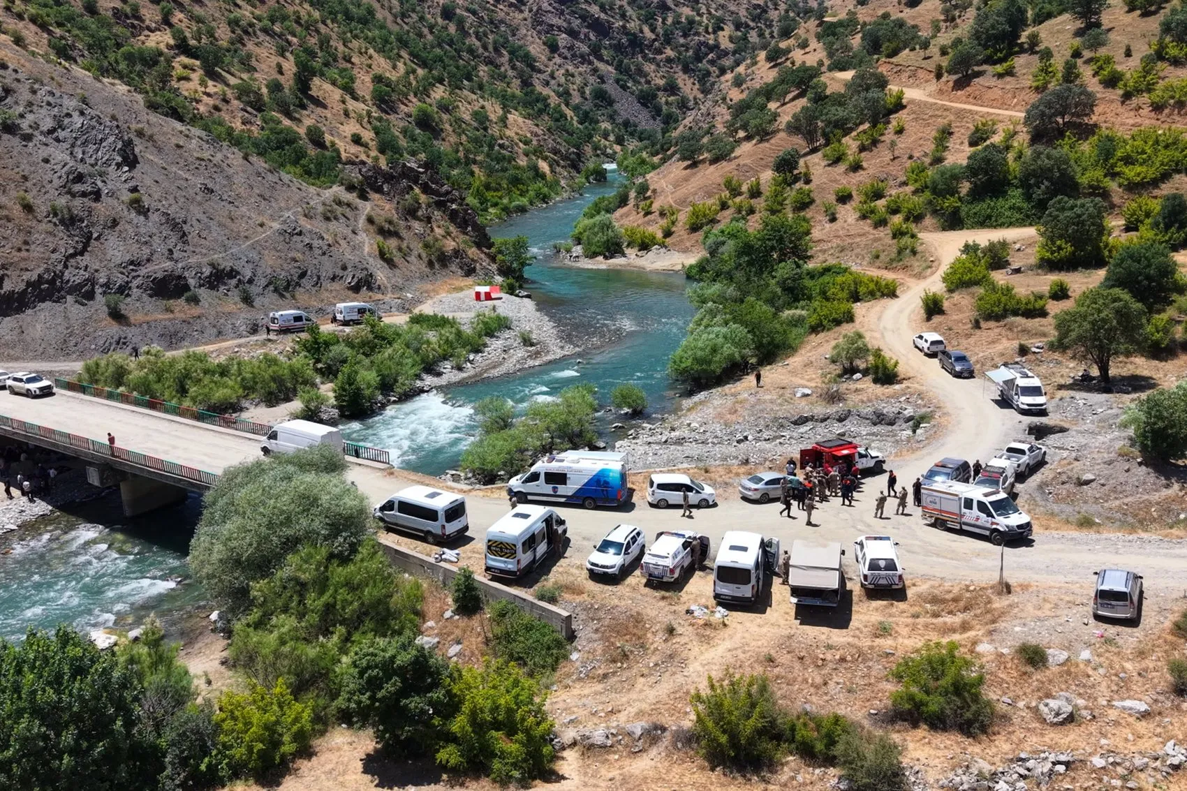 Bingöl’de çayda kaybolan 34 yaşındaki Vedat Karabulut aranıyor