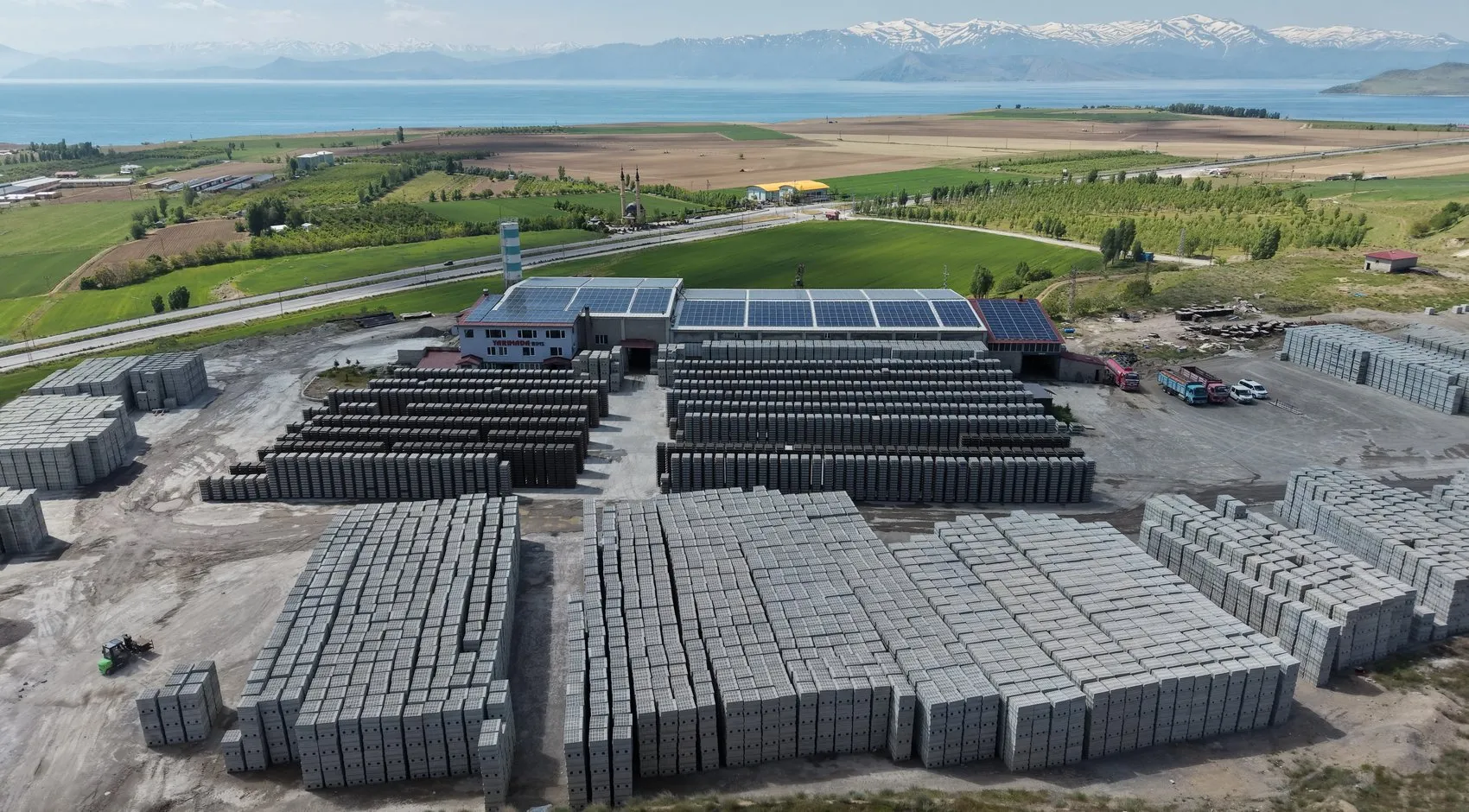 Bitlis’in pomza üretimi ekonomiye milyarlarca liralık güç katıyor