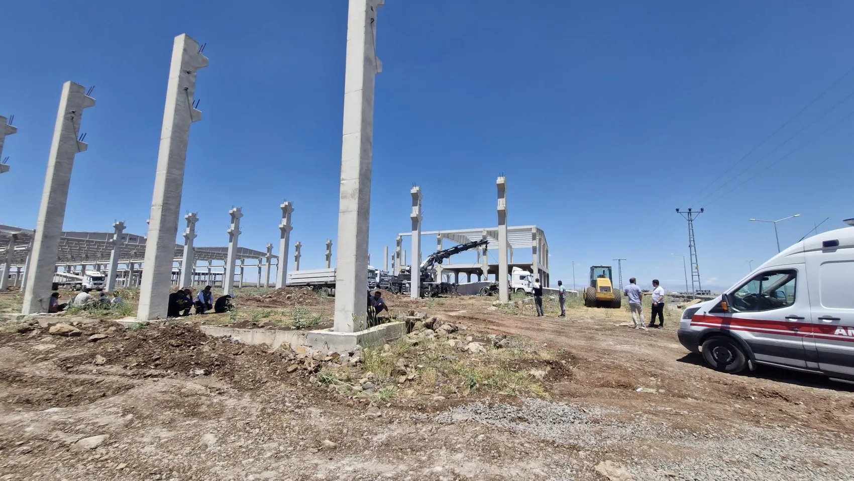 Diyarbakır'da inşaat faciası Beton blok işçilerin üzerine devrildi