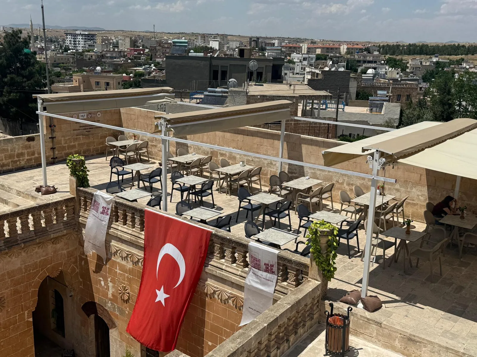 Midyatlı kadınlar tarihi konakta el emeğini kazanca dönüştürüyor