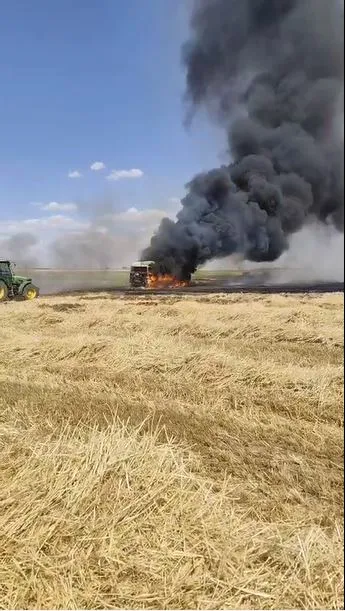 Mardin’de anız yangını kontrolden çıktı Bir TIR küle döndü