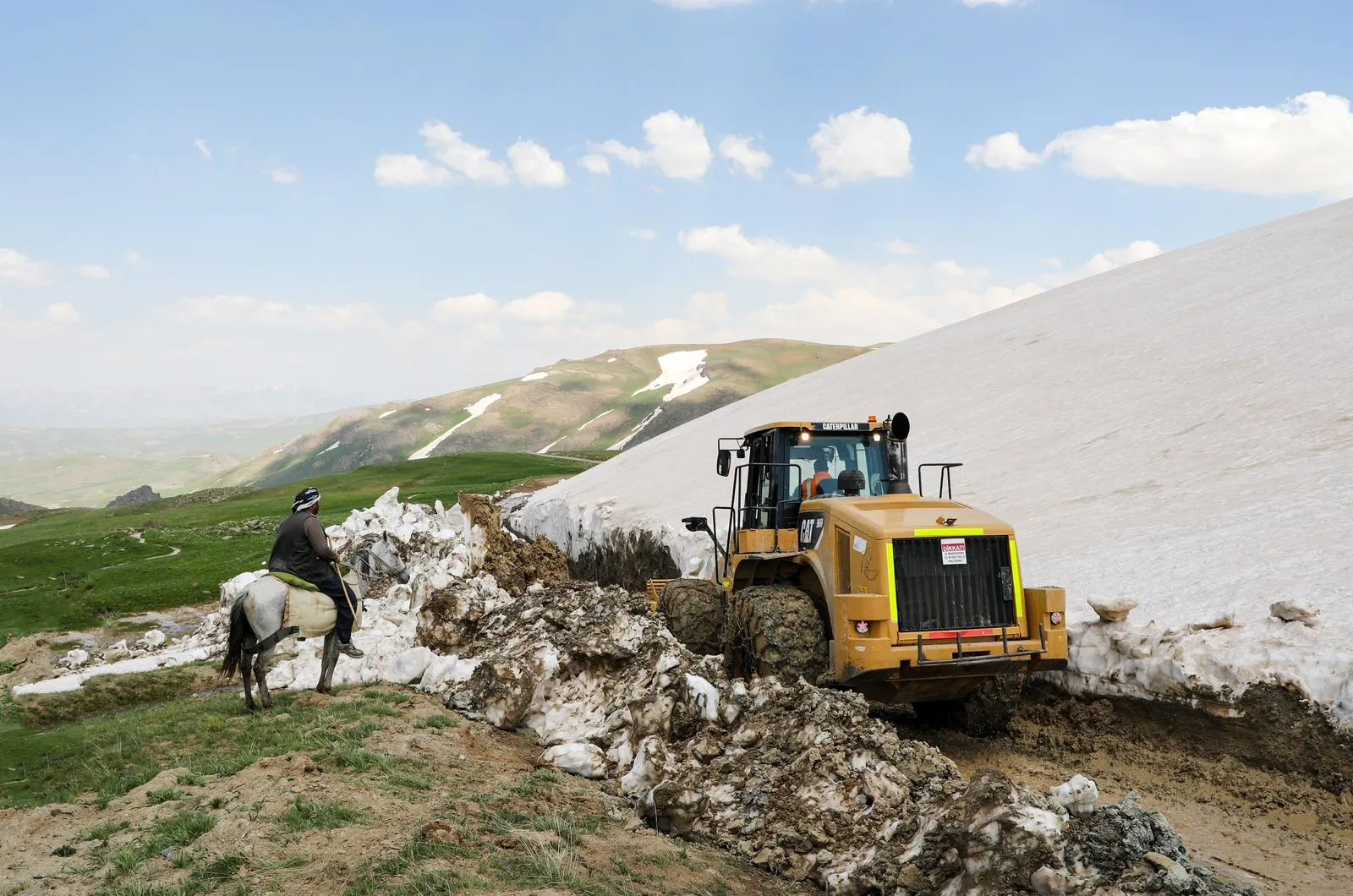 Van'da haziran ayında 3 bin 800 metrede kar mesaisi