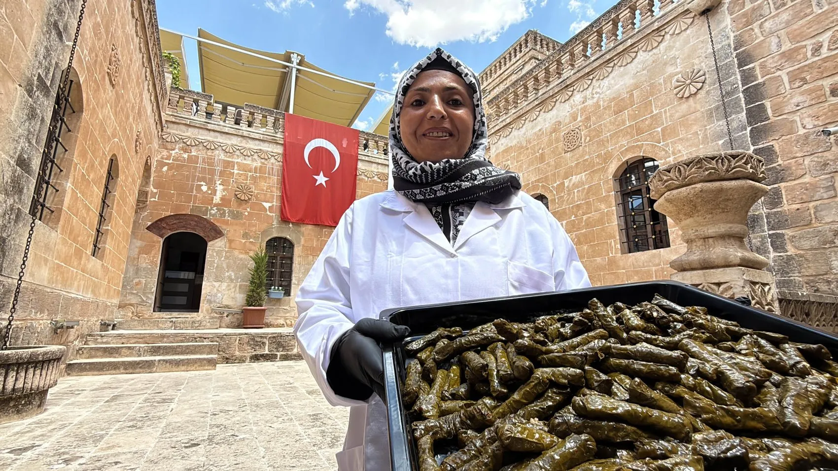Midyatlı kadınlar tarihi konakta el emeğini kazanca dönüştürüyor