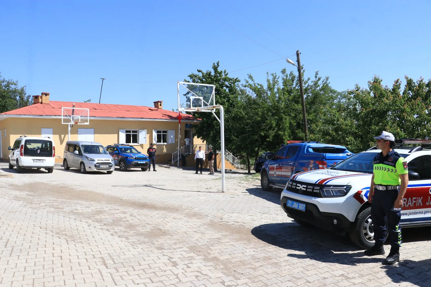Tavşantepe Mahallesi muhtarlık koltuğu için sandık başında
