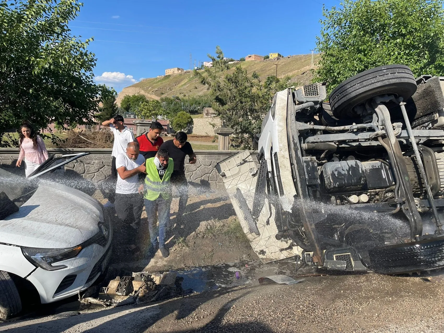 Siirt'te feci kaza 4 kişi hastaneye kaldırıldı