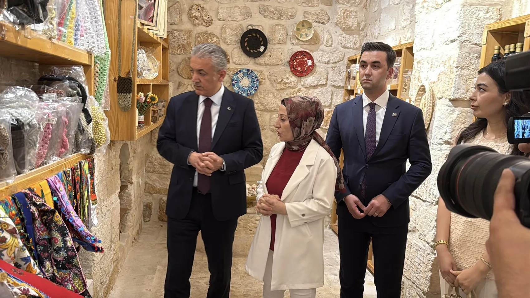 Midyatlı kadınlar tarihi konakta el emeğini kazanca dönüştürüyor