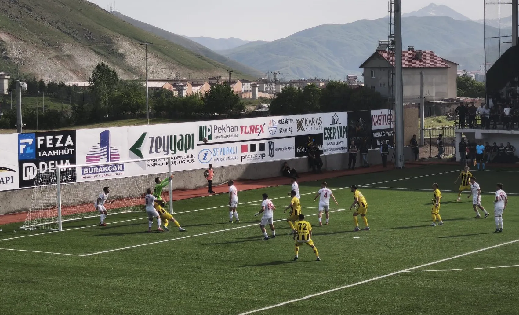 Bitlis Spor 1916 uzatmalarda güldü final kapısını araladı