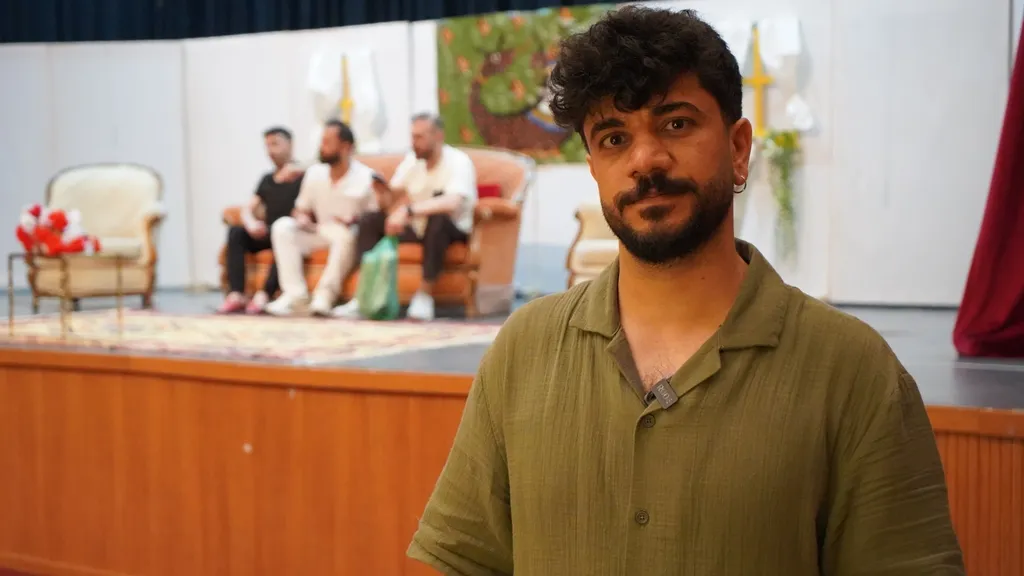 Siirt’te tiyatro biletleri köy okullarına kitap oldu
