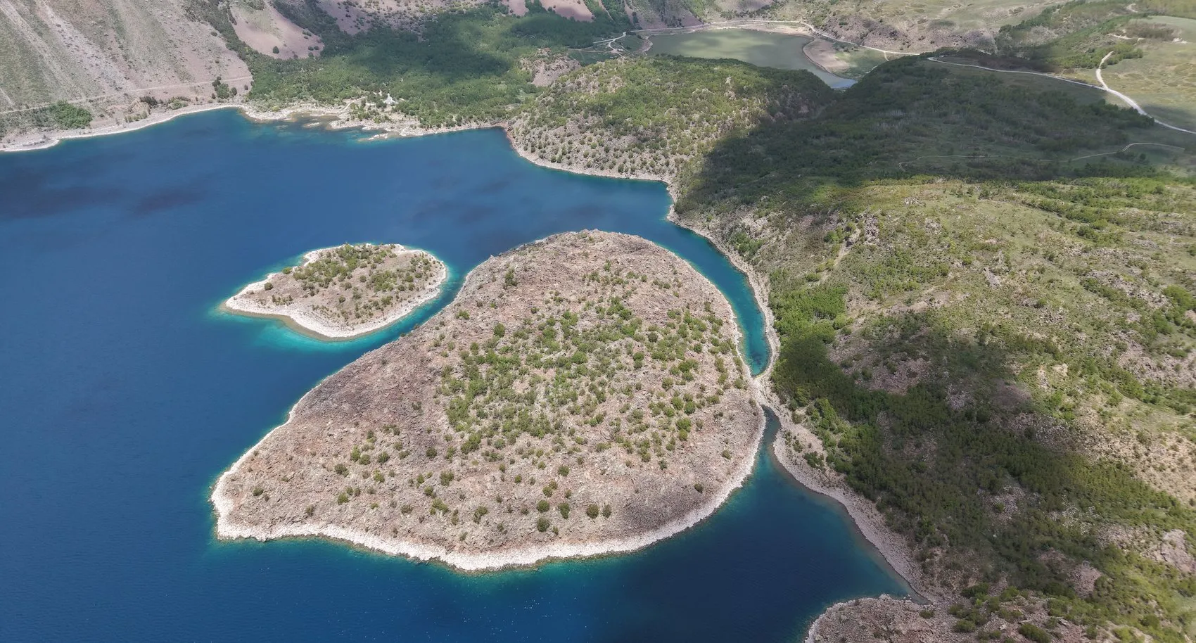 Tatvan Nemrut Kalderası yerli ve yabancı turistlerin gözdesi oldu