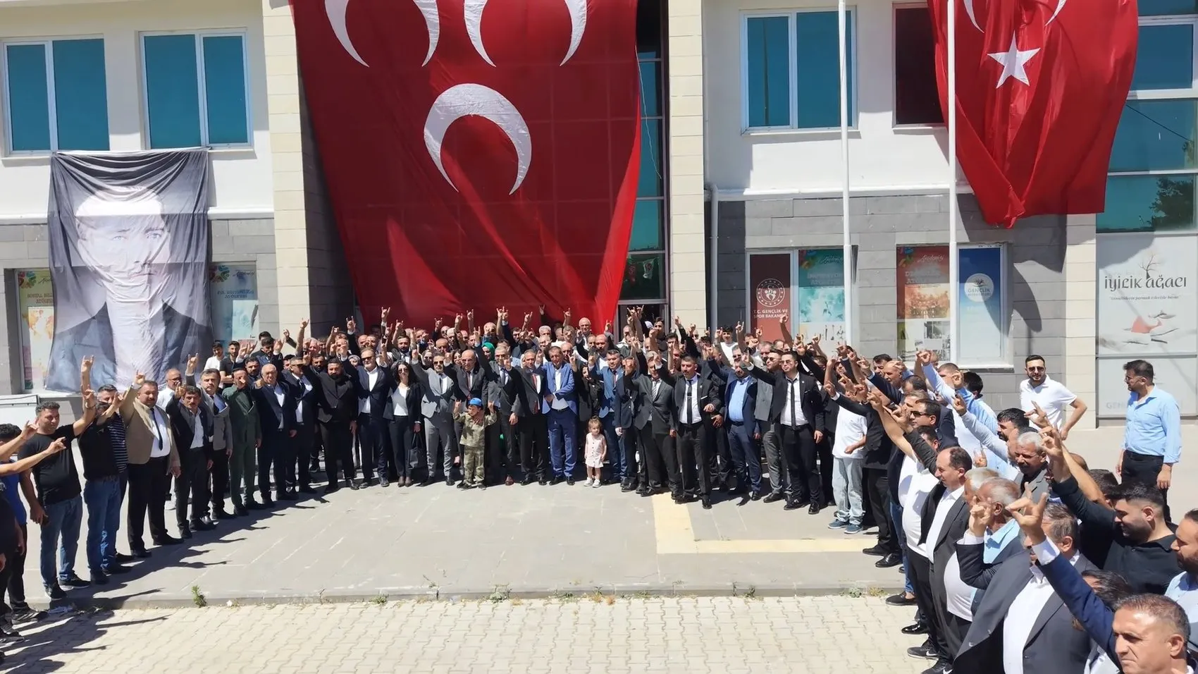 MHP'li Işıkver'den İYİ Parti mitingindeki sloganlara sert tepki