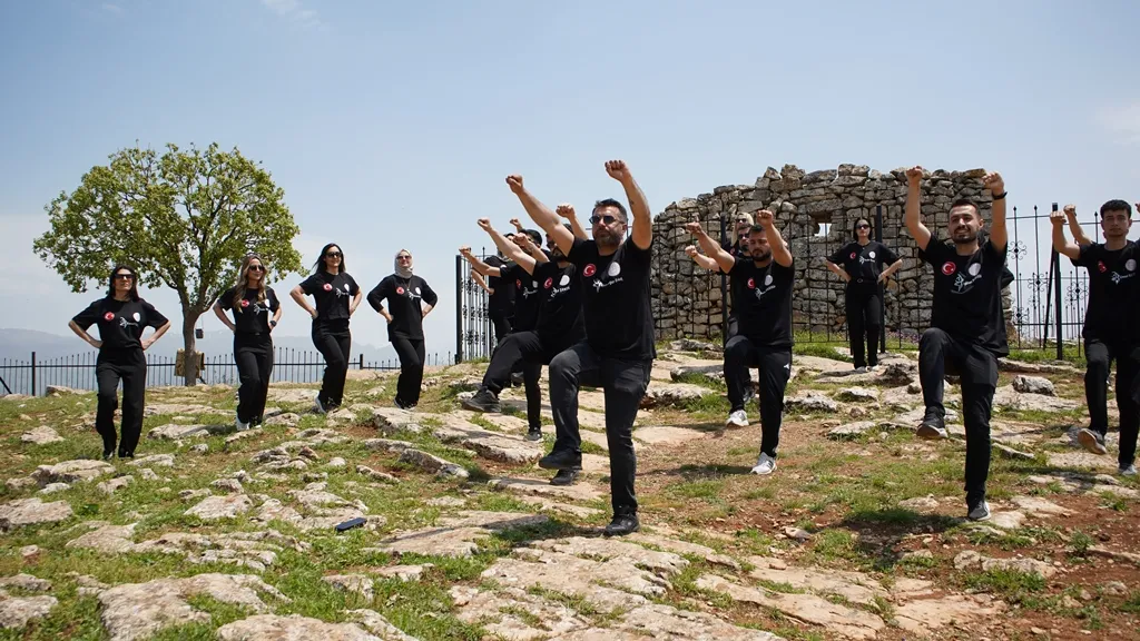 Siirtli öğretmenler Botan efsanesini sahnede yeniden yaşatıyor