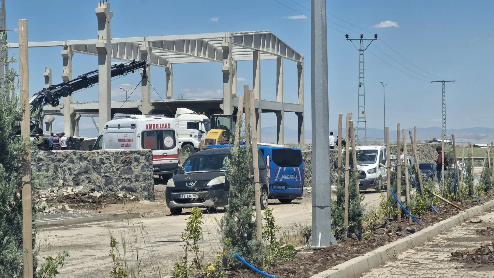 Diyarbakır'da inşaat faciası Beton blok işçilerin üzerine devrildi