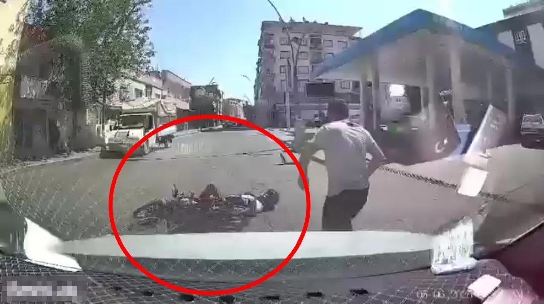 Batman'da motosiklet kazası kameraya saniye saniye yansıdı