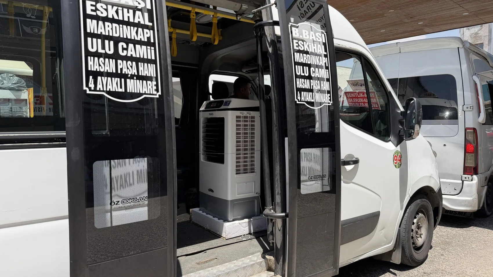 Diyarbakırlı şoförden 42 derecelik sıcaklara karşı sulu klima çözümü