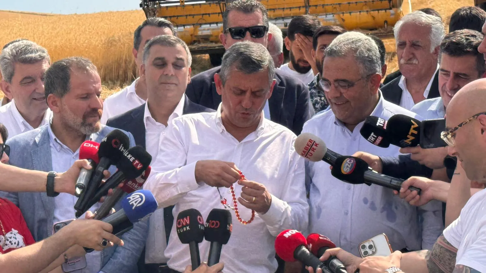 Özgür Özel Diyarbakır'da çiftçiye borç silme sözü verdi