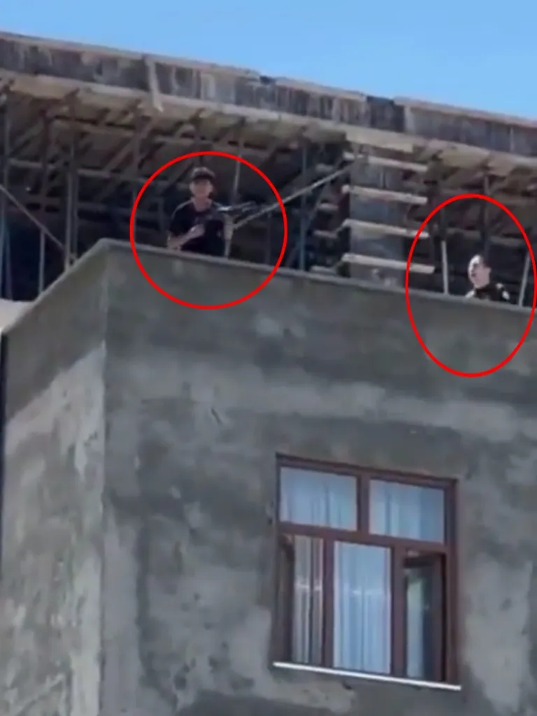 Narin Güran davasının tutuklusunun yakınları sokak ortasında birbirine girdi