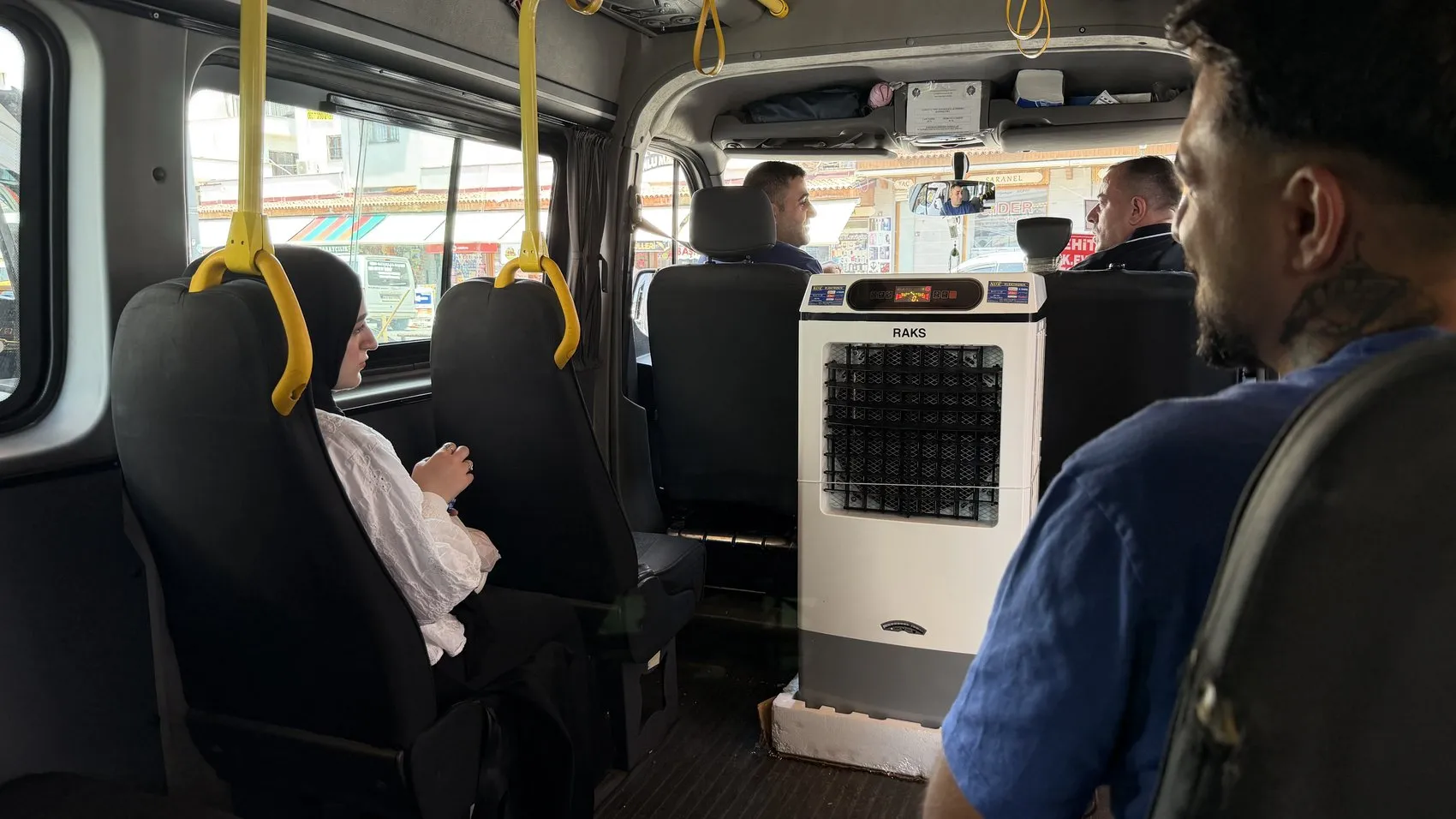 Diyarbakırlı şoförden 42 derecelik sıcaklara karşı sulu klima çözümü