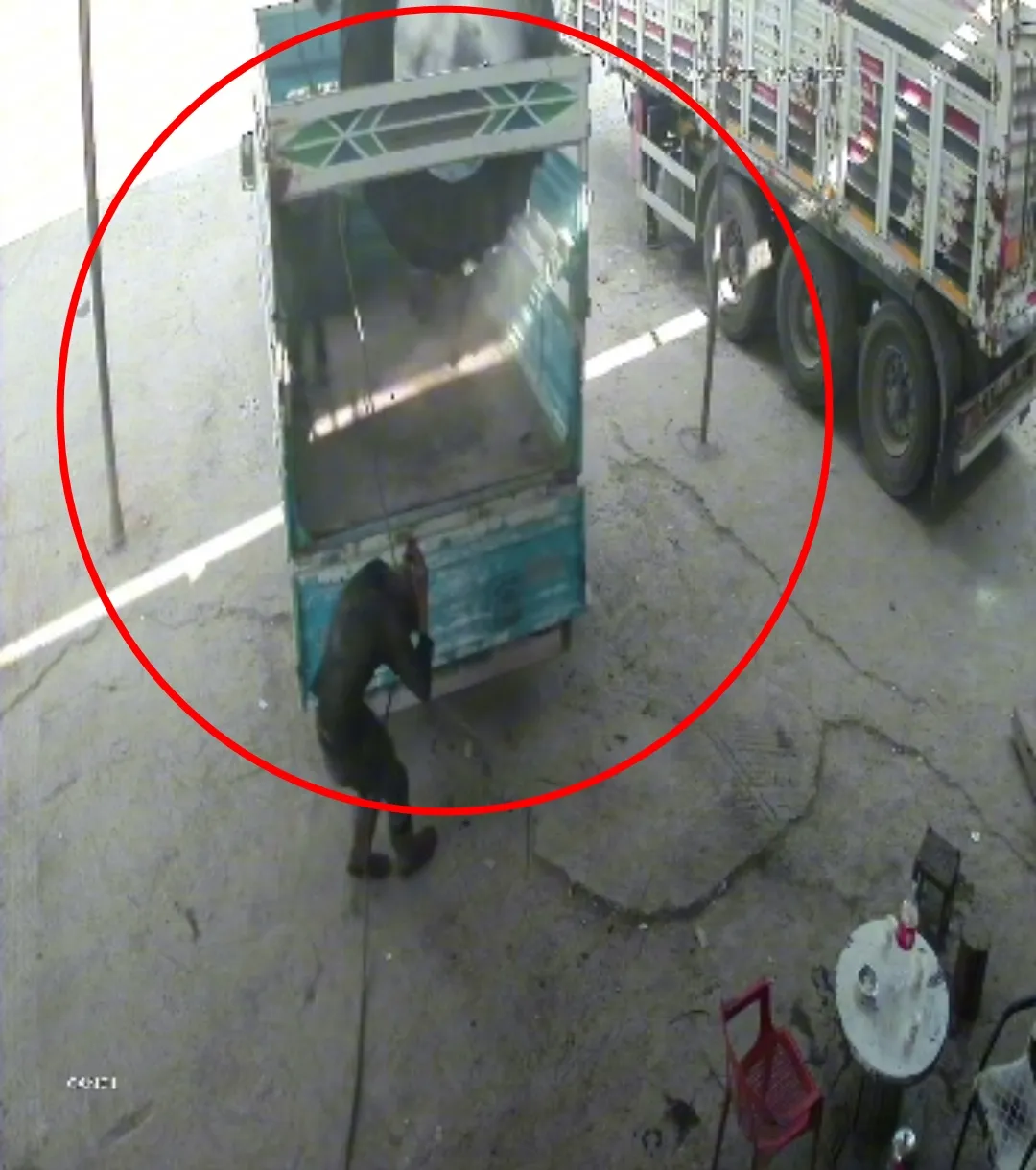Siirt'te lastik patlaması dehşeti kamerada