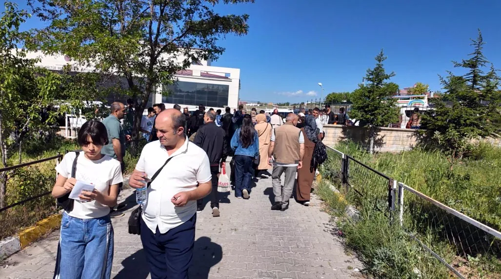 Sınava yetişemeyen öğrenciyi şoför hayatının yolculuğuna çıkardı