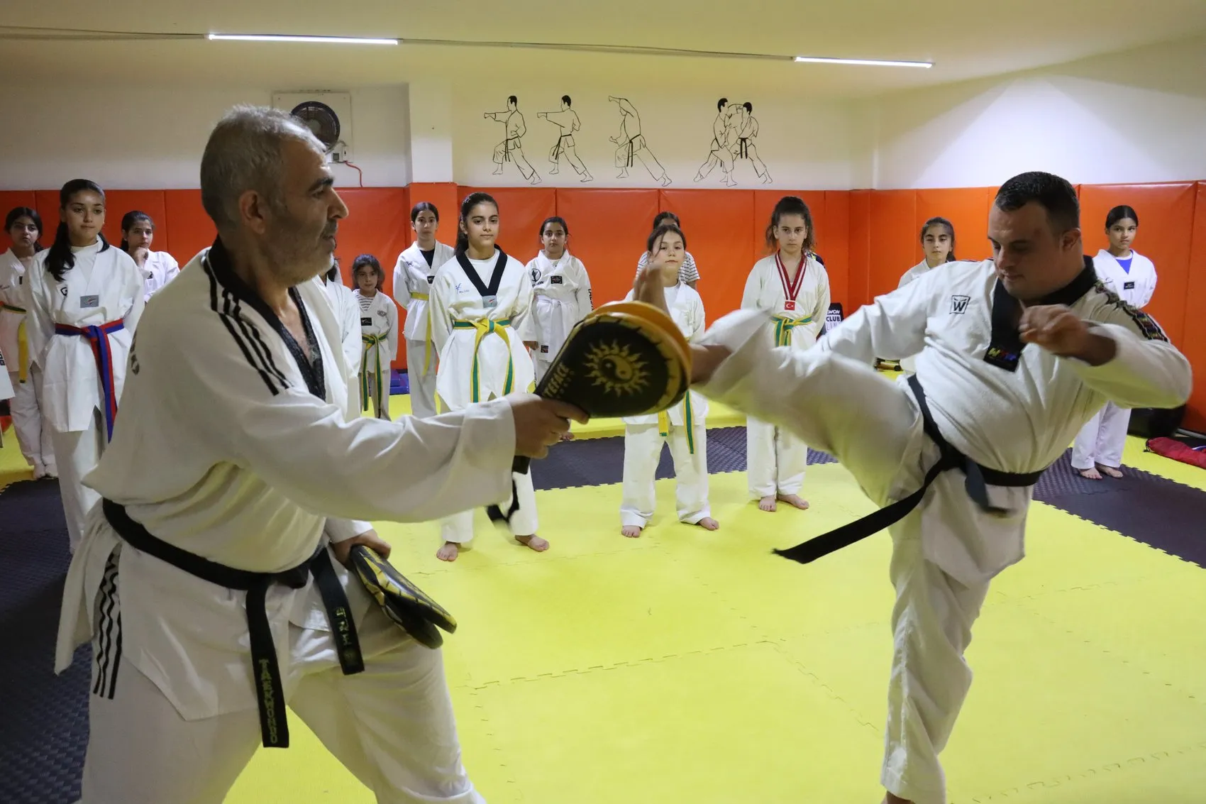 Birecikli İbrahim spor ve sanatla hayata tutundu