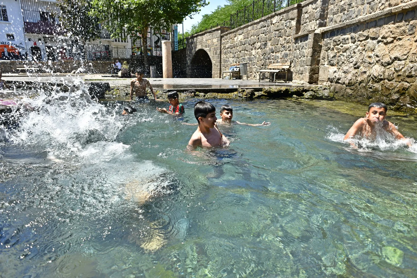 Diyarbakır'da çocuklar yasak dinlemiyor