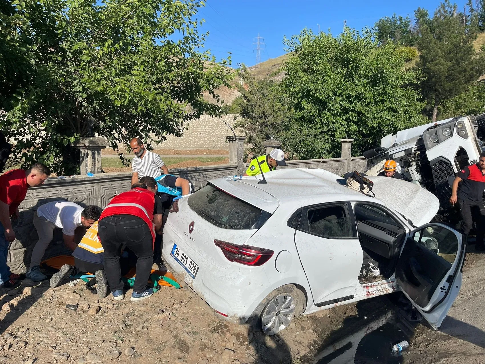 Siirt'te feci kaza 4 kişi hastaneye kaldırıldı