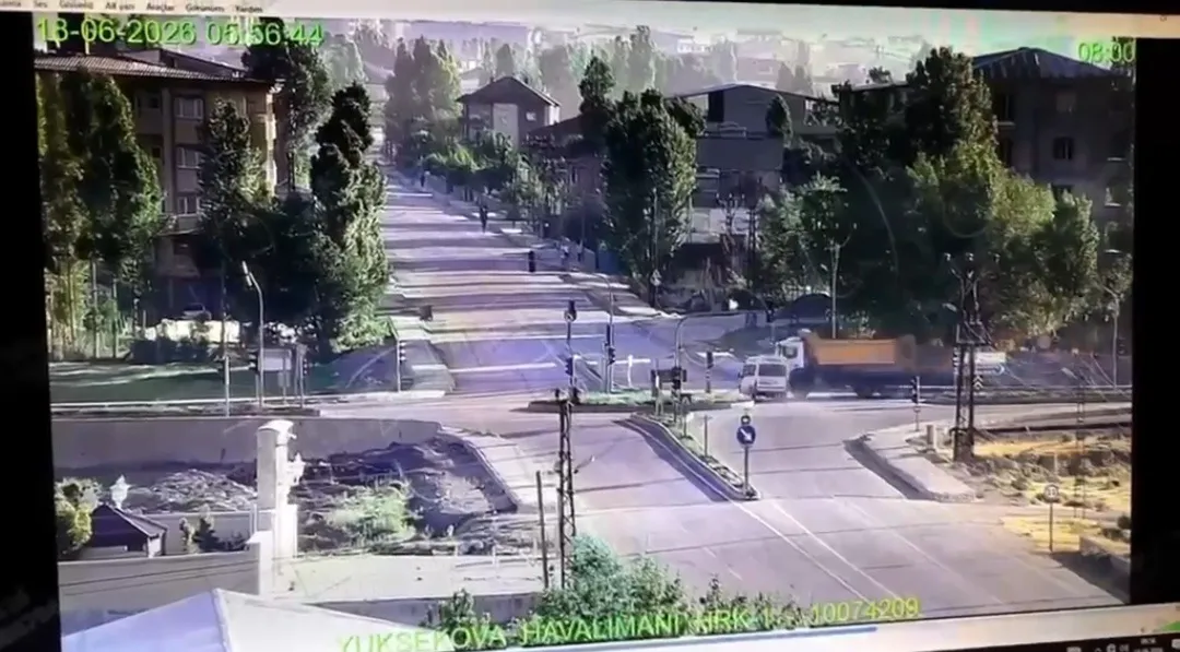 Yüksekova’da acı kaza Minibüs ile kamyon çarpıştı