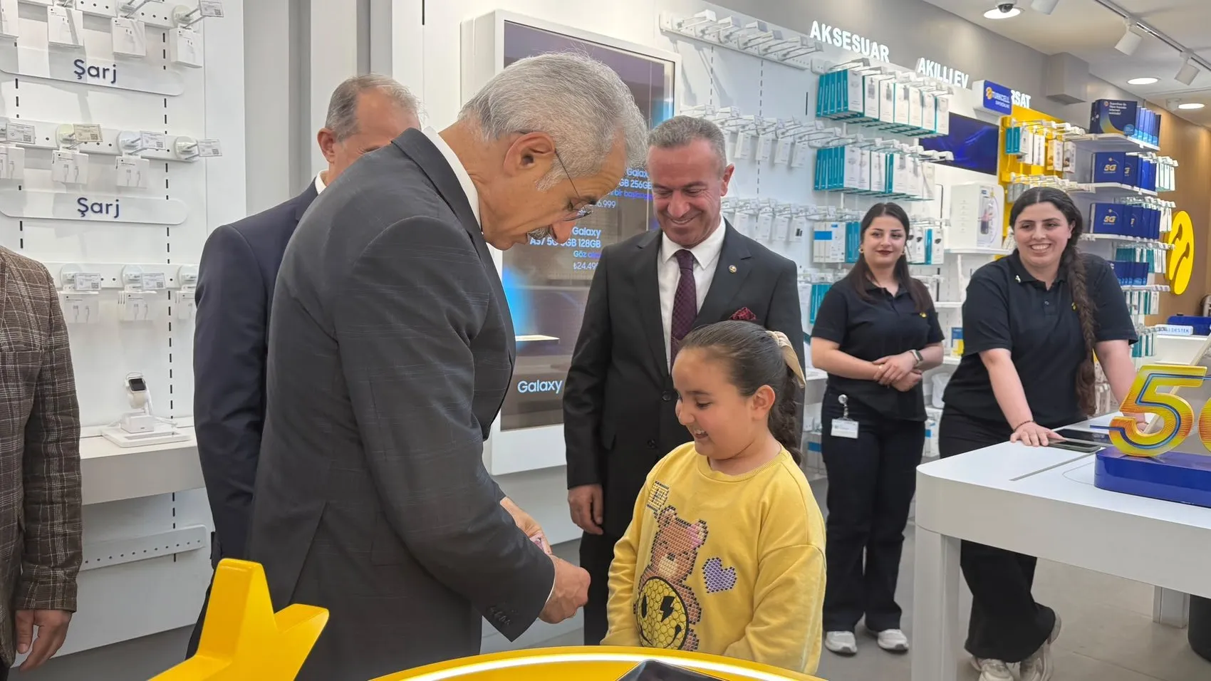 Bakan Uraloğlu Hakkari esnafıyla buluştu