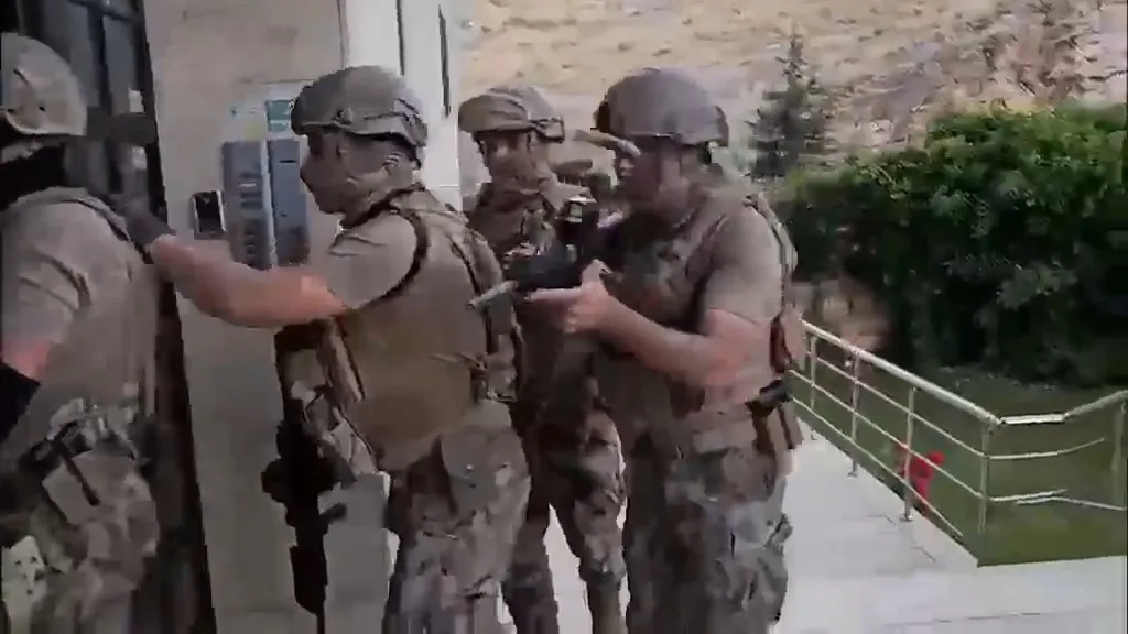 Elazığ merkezli beş ilde Barbaroslar suç örgütüne büyük darbe
