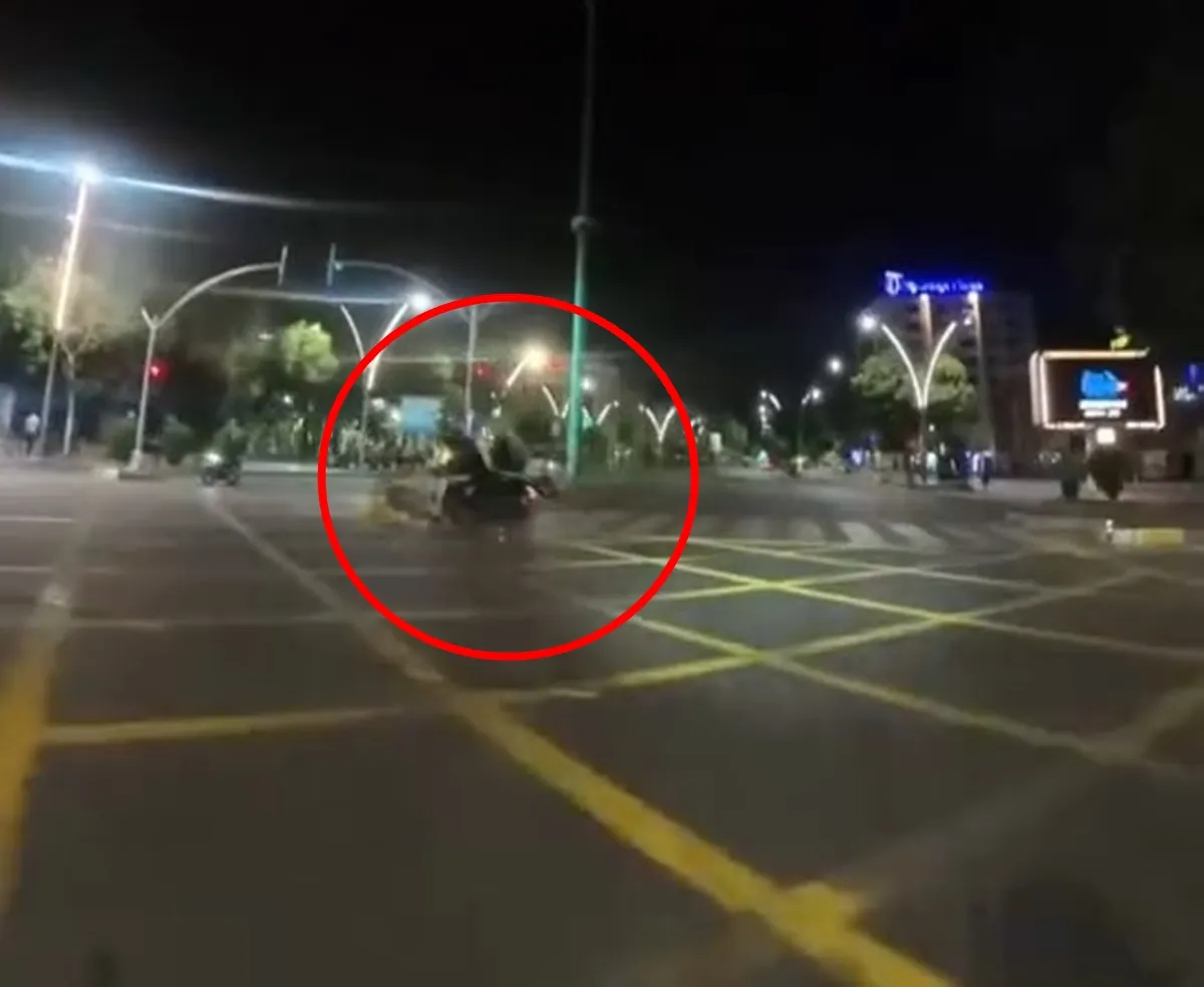 Batman kavşağında motosikletler çarpıştı 3 yaralı